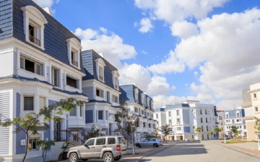 Ivilla with roof for sale in mountain view hyde park New Cairo