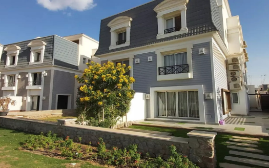 Ivilla with roof for sale in mountain view hyde park New Cairo