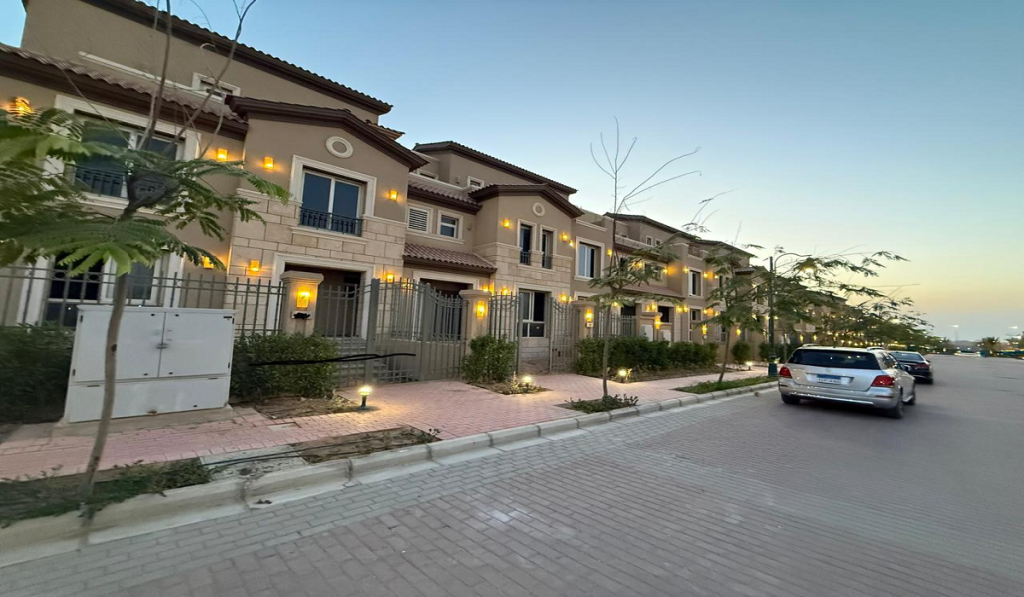 Delivered Townhouse for sale in La vista City New Cairo