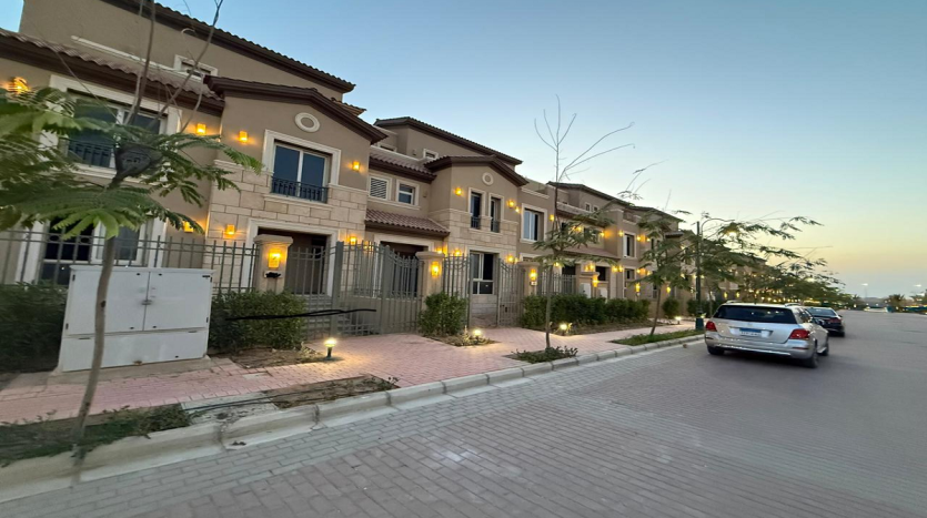 Delivered Townhouse for sale in La vista City New Cairo