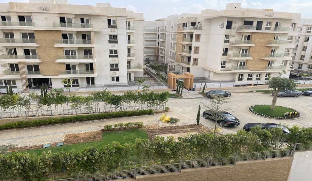 Lagoon Apartment for sale in Mountain view icity New Cairo