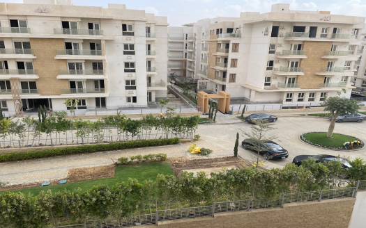 Lagoon Apartment for sale in Mountain view icity New Cairo