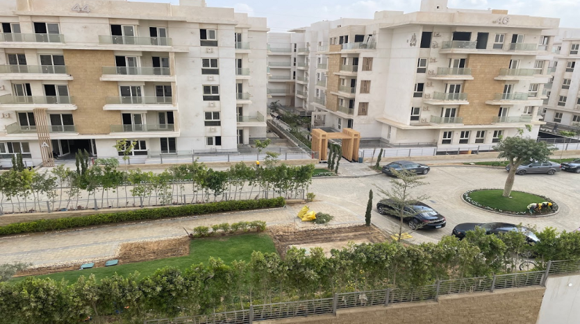 Lagoon Apartment for sale in Mountain view icity New Cairo