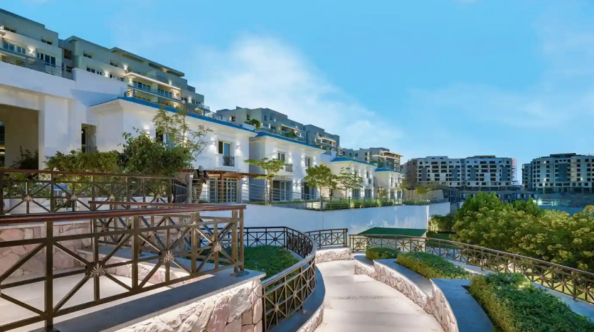 Lagoon Apartment for sale in Mountain view icity New Cairo