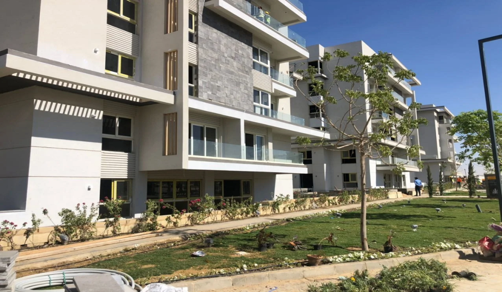 Lagoon Apartment for sale in Mountain view icity New Cairo