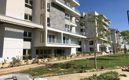 Lagoon Apartment for sale in Mountain view icity New Cairo